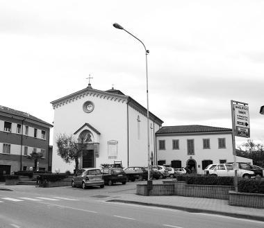 La chiesa di Cintolese nei pressi della quale si trova ledificio che dovrebbe essere demolito, stando al progetto commissionato dal Comune allUniversit&agrave; di Firenze           