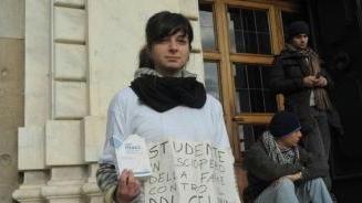 Michela Castiglione la studentessa che ha affrontato i carabinieri a Roma leggendo la Costituzione
