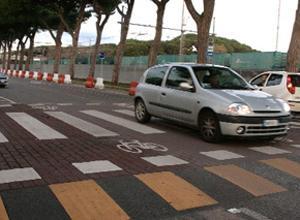 Inserire dossi, autovelox o guardrail