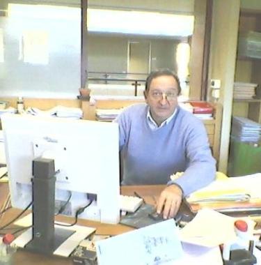 Franco Micheletti al lavoro in cancelleria 
