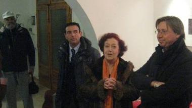 Vania Partilora, coordinatrice del Punto d’incontro, con il sindaco Benedetti e l’assessore Garigali alla inaugurazione della mostra