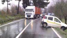 L’auto in via Romana Lucchese