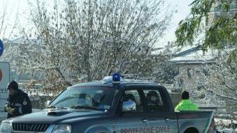 Una Jeep della Protezione Civile al lavoro durante la nevicata