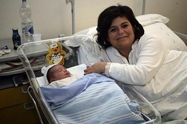 Il sindaco Roberta Marchi col piccolo Matteo 