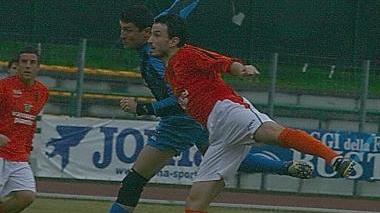 <b>PUNITI.</b> Bonucelli stacca di testa bruciando Calanchi: è l’1-0