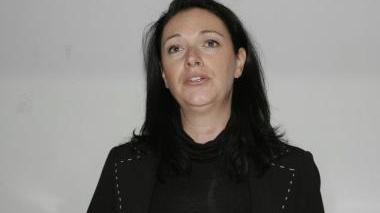 A sinistra Ilaria Bugetti a destra le vasche di depurazione di Gida