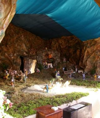 Un particolare del suggestivo presepe di Bolgheri che apre oggi nella chiesa di SantAntonio Abate      