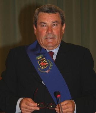 A sinistra gli assessori della giunta della Provincia A destra il presidente Lamberto Gestri         