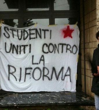 Alcuni momenti della protesta degli studenti   