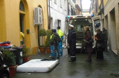 I soccorsi alla donna salvata dallincendio della termocoperta 