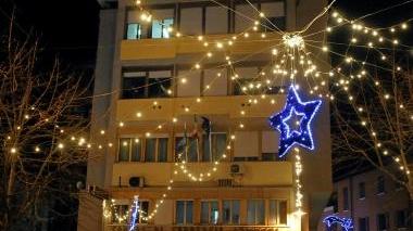 La prima volta delle luminarie: «Grazie»