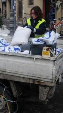 Sacchetti di sale da gettare sulle strade 