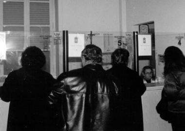 In fila per prenotare una visita 