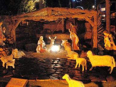 Il presepe con le grandi statue a Riotorto 