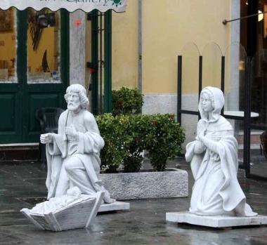 Il presepe di marmo in piazza Alberica     