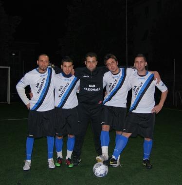 La squadra del Bar Nazionale, in alto lAtletico Birbanti e a sinsitra una fase di una partita   