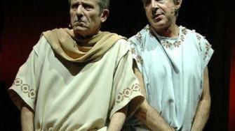 <b>MAURIZIO MICHELI.</b> In alto: con Tullio Solenghi in “Italiani si nasce e noi lo nacquimo”. Sotto: insieme a Benedicta Boccoli