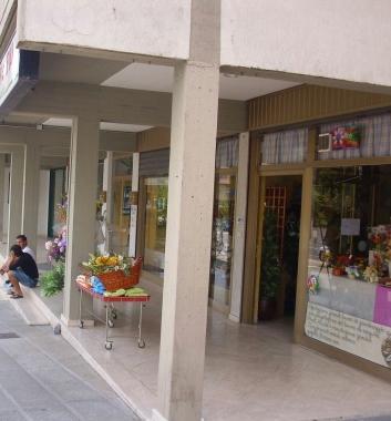 Negozi in via Montalese 