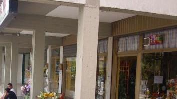 Negozi in via Montalese