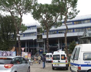 <b>PROCESSO.</b> Sopra, lavvocato Fabrizio Miracolo A destra, lospedale Versilia 
