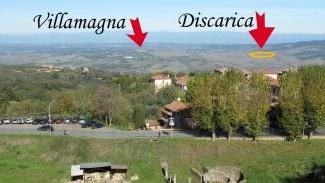A destra l’area di Villamagna a rischio discarica