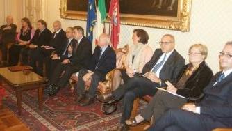 La squadra degli assessori riunita nella sala cerimonie del Comune