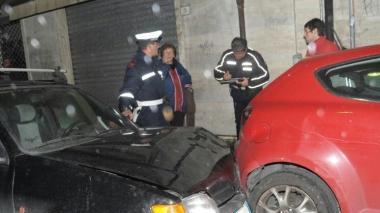 I due uomini che avevano rubato una Ford Fiesta hanno finito la corsa contro un’Alfa Mito in via Queirolo