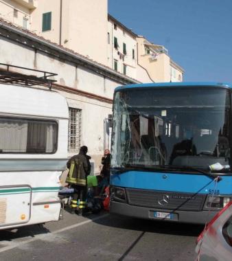 Il luogo dellincidente, sulla destra il bus guidato da Poletto, che ha travolto e ucciso Enrico Raffaelli 