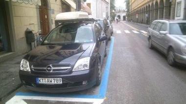 Parcheggi in via Elisa, a ridosso del centro storico