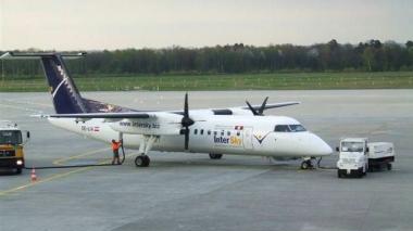 Un aereo Dash8 della compagnia austriaca Intersky