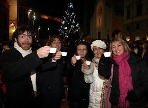 In tremila in piazza con il ponce