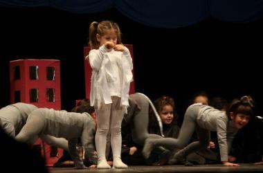 L'Arcobaleno a teatro con la gabbianella e il gatto