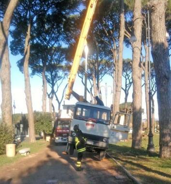 In bilico a 20 metri d'altezza