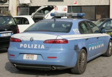 Cinese resiste al tentativo di rapina ma viene chiuso in auto dai banditi