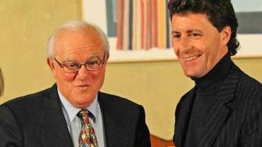 Luciano Giovannetti premiato da Vannino Vannucci