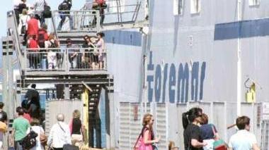 Un traghetto Toremar