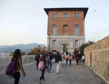 La sede del liceo Foresi al Grigolo 