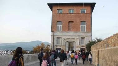 La sede del liceo Foresi al Grigolo