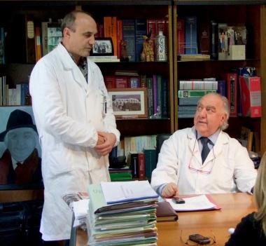 Il prof. Santini (a sinistra) con il prof. Pinchera 