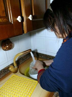 Costa caro anche lavare i piatti 