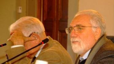 Il sindaco Favilla e il presidente Fabbri ieri in consiglio