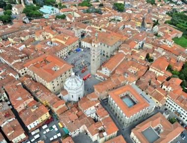 Una veduta aerea del centro di Pistoia     
