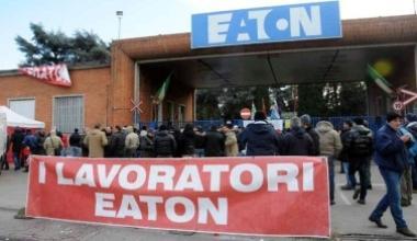 Eaton, gli avvocati regalano la parcella agli operai