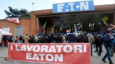 Eaton, gli avvocati regalano la parcella agli operai