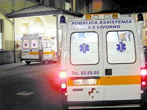 Rompe le costole alla moglie