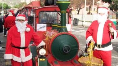Piace il giro sul trenino di Babbo Natale