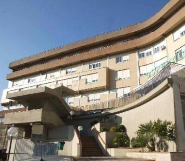 Lospedale di Portoferraio dove si &egrave; verificato il crollo di un pannello a causa di un guasto ad un tubo dellacqua 