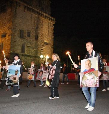 <b>LA MEMORIA.</b> I familiari delle vittime sfilano per le vie della citt&agrave; 