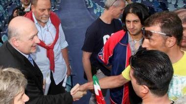 Il ministro Bondi accolto all’inaugurazione del nuovo teatro nel 2008