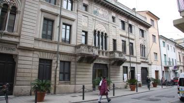 La sede della Misericordia ed il presidente Roberto Monciatti     